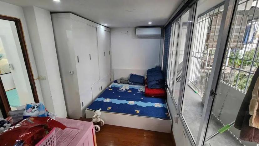 Bán căn hộ tập thể Hoàng Quốc Việt, Nghĩa Tân,Cầu Giấy dt:70m2 2pn 1pk 2vs  Giá chào 3,3 tỷ (bao phí )