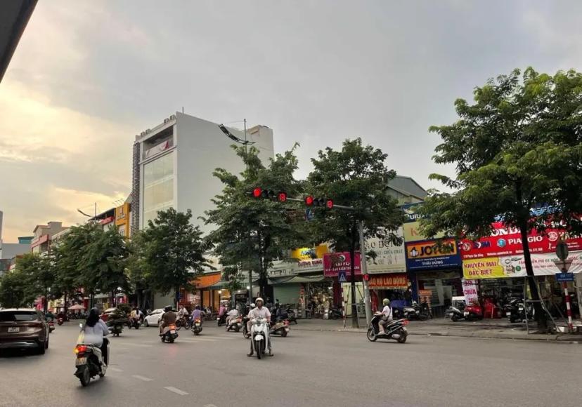 Cho thuê nhà mặt phố phạm văn đồng tầng 1&4 dt120m2x6 tầng mt 12m - giá thuê tầng1 20tr/1 tháng