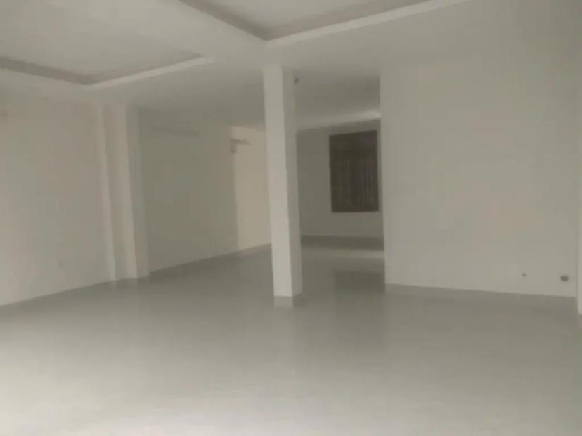 Cho thuê nhà nguyên căn mặt phố phan văn trường : dt: 60m2x3 tầng mt: 6,6m vỉa hè rộng giá 55tr/ tháng