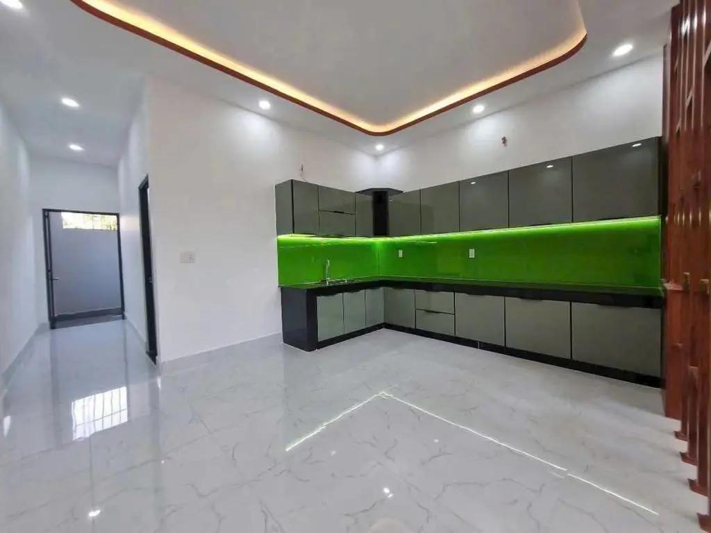 Main-Nhà mặt tiền đường nhựa thị trấn Đức Hoà, Long An-3