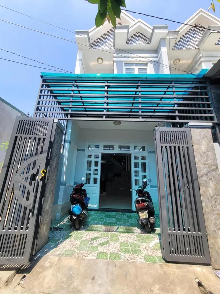 Bán nhà 1 trệt 1 lầu, cách đường Ngô Văn Sở 100m, Tp. Dĩ An