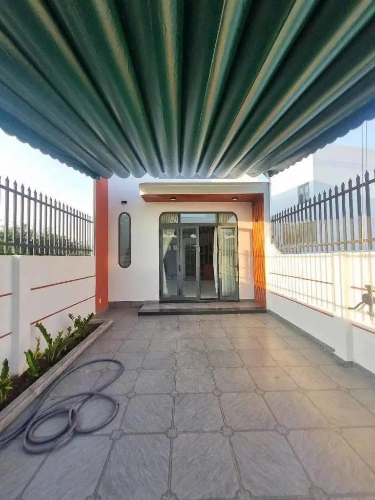 Main-Nhà mặt tiền đường nhựa thị trấn Đức Hoà, Long An-2