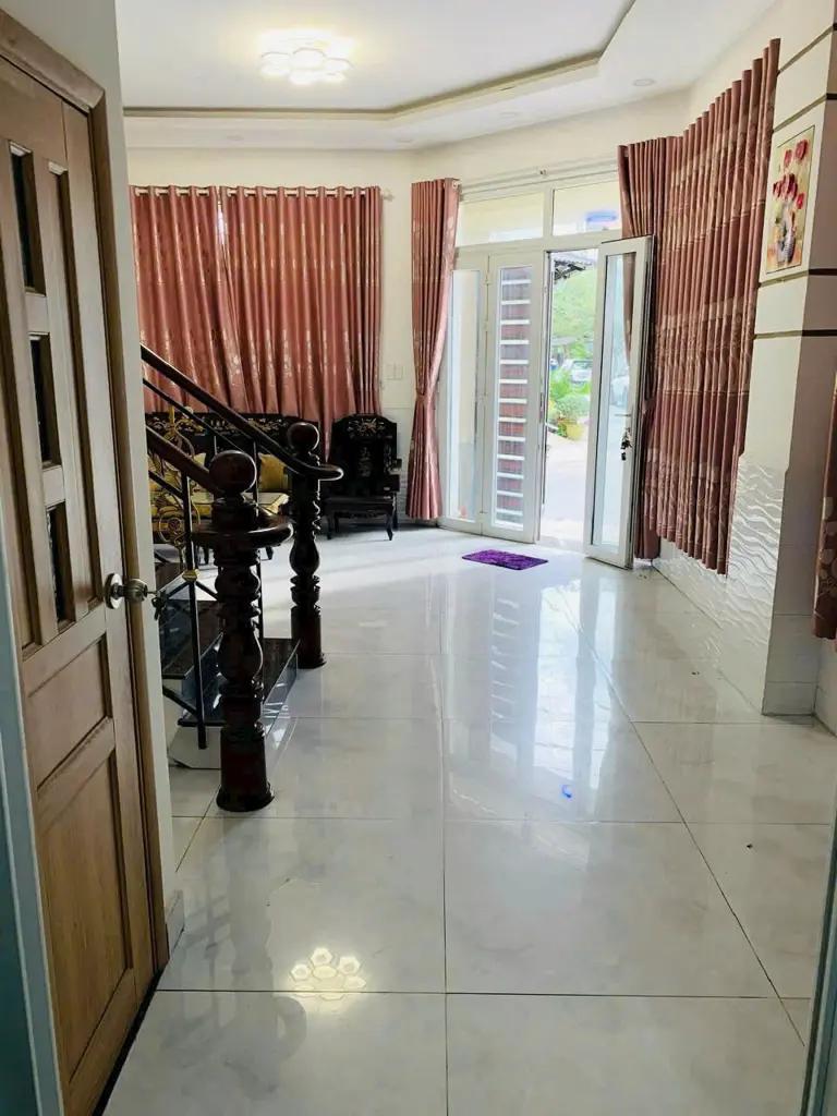 Main-🔥 Bán nhà 3 tầng góc 2 mặt tiền, full nội thất, gần vòng xoay Phú Hữu – Giá chỉ 7.75 tỷ-4
