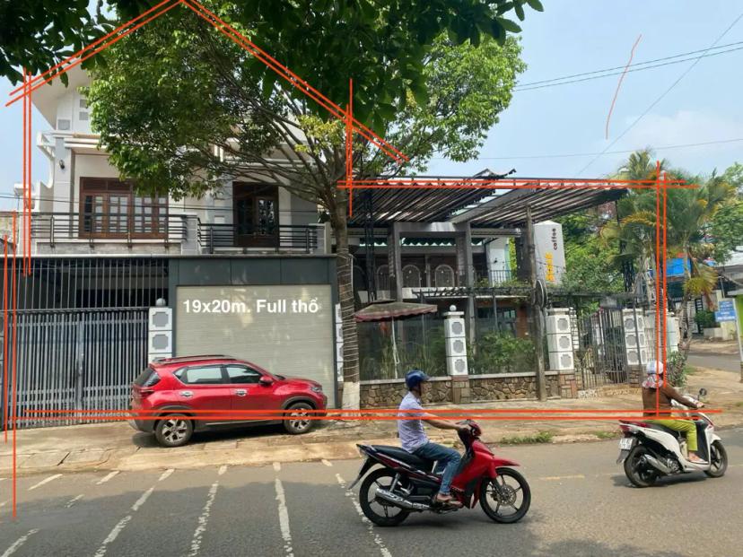 BIỆT THỰ LÔ GÓC 2 MẶT TIỀN ĐƯỜNG ĐINH TIÊN HOÀNG NGAY TRUNG TÂM TP PLEIKU