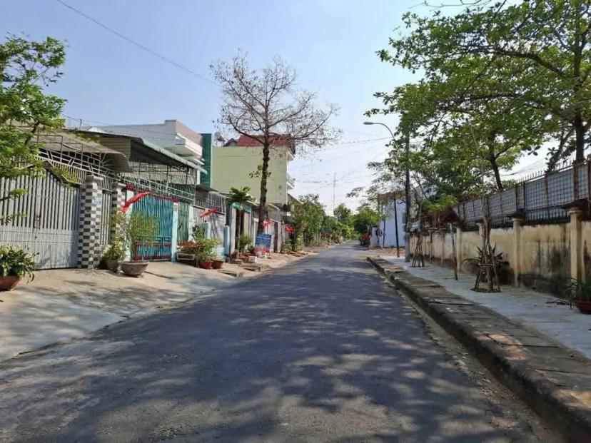 Bán Đất tặng nhà cấp 4 còn ở tốt mặt tiền đường Trương Hán Siêu, phường Duy Tân, TP Kon Tum