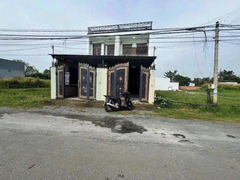 Căn nhà 1 trệt 1 lầu mới xây mặt tiền đường nhựa Lê Văn Khuyên, Phường 5, Tp. Tân An, Long An