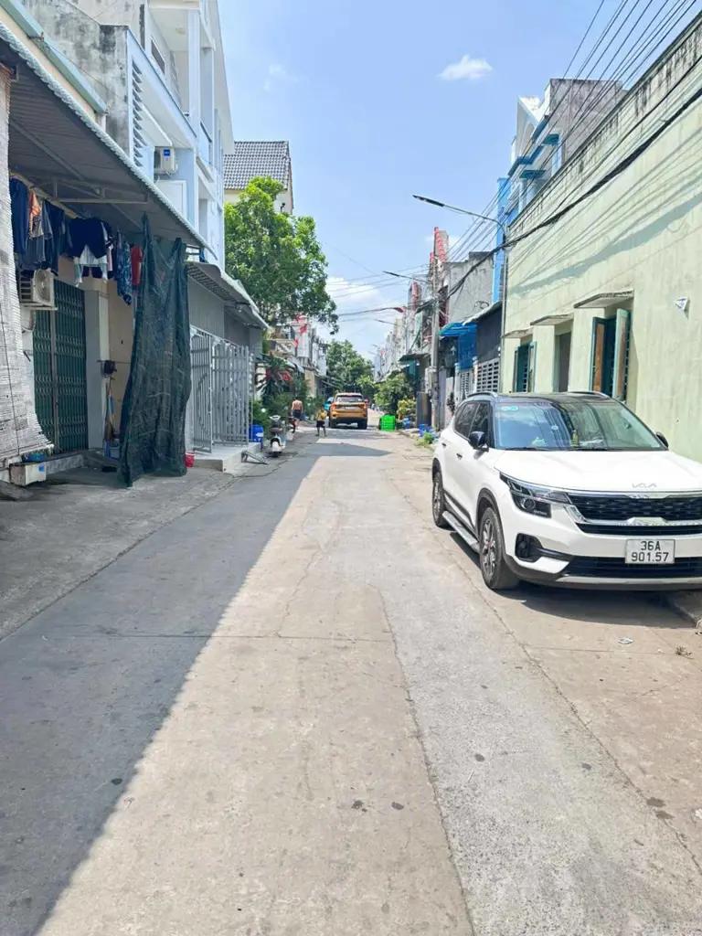 Nhà 1 Lầu 1 Trệt gần chợ Dĩ An 1