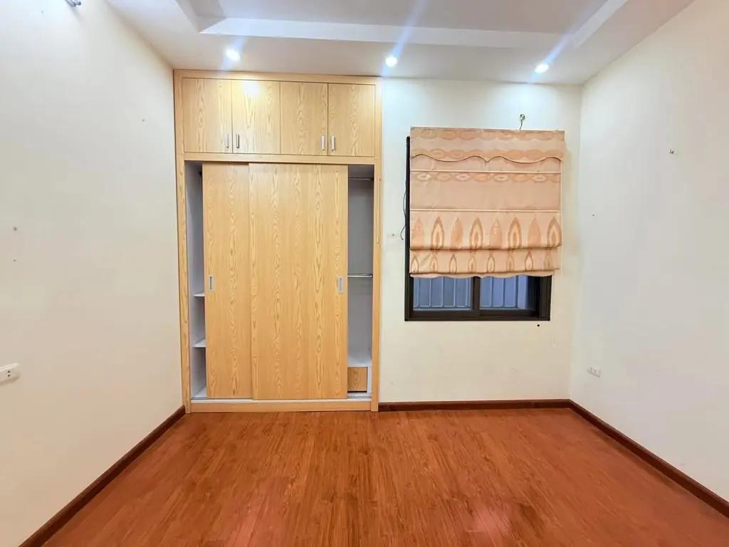 Main-42M2 OTO TRÁNH TRẦN QUỐC HOÀN - KINH DOANH TẤP NẬP-2