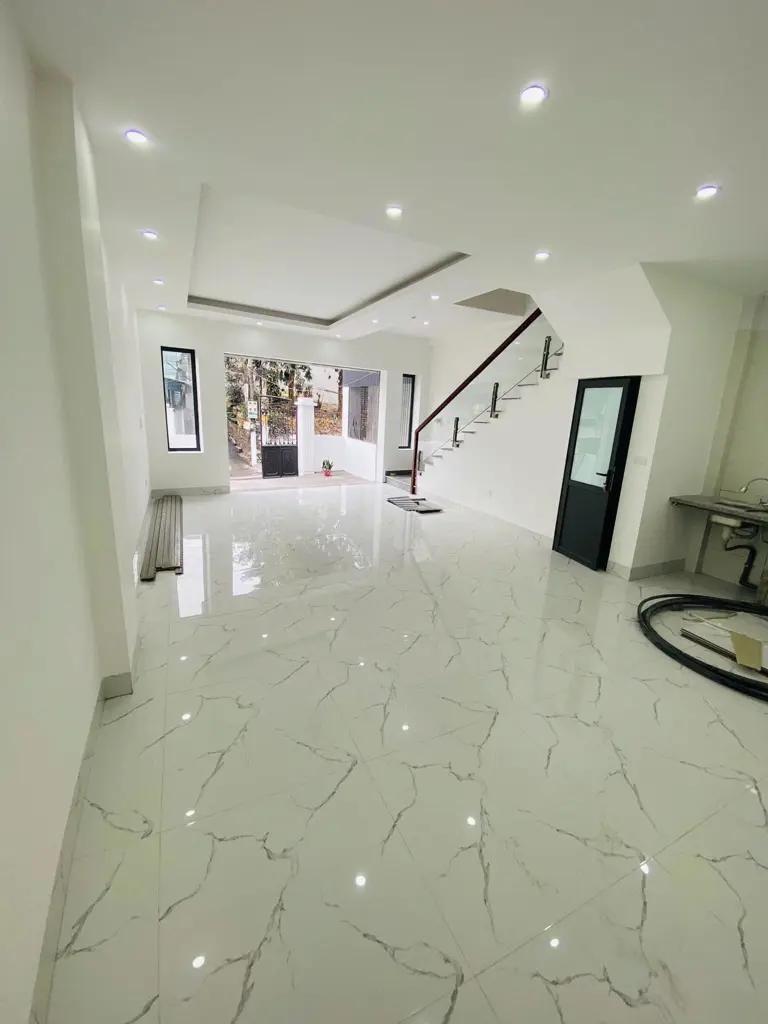 Main-🏘 Bán nhà 3 tầng mặt chính moong Y tế - Hà Lầm, Hạ Long-3