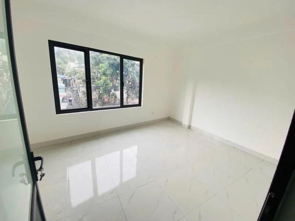 Main-🏘 Bán nhà 3 tầng mặt chính moong Y tế - Hà Lầm, Hạ Long-5