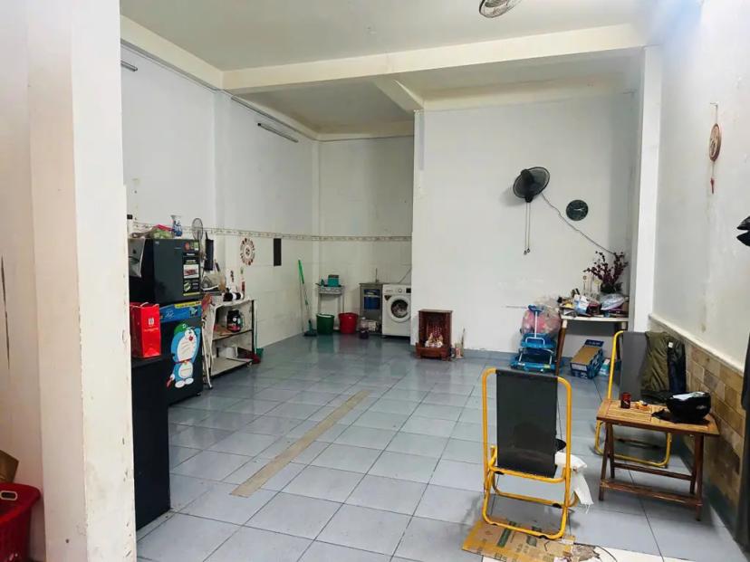 NHÀ KẾ BÊN NHÀ GA T3 (SÂN BAY TSN) ➡ Hẻm Văn Chung, Quận Tân Bình.
