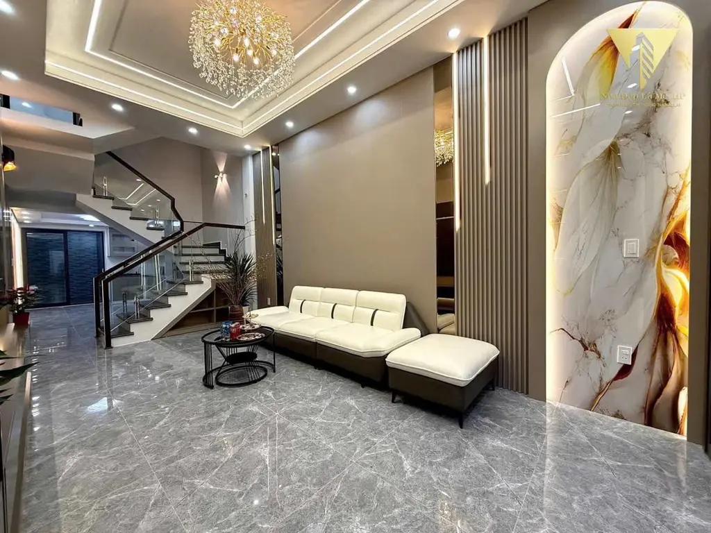 Main-Nhà 3,5 tầng sân cổng riêng phố Chợ Hàng-0