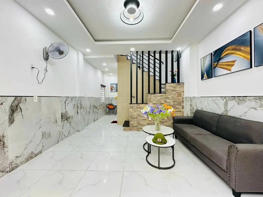 Main-CHỈ HƠN 3TỶ - 33M2 NHÀ 2 TẦNG - THỐNG NHẤT P10 GÒ VẤP - GẦN QUANG TRUNG - SỔ VUÔNG VỨC, HOÀN CÔNG, CC NHANH-0