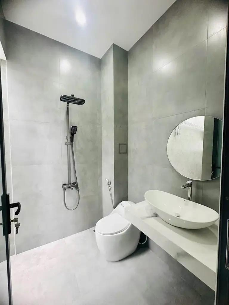 Main-Nhà 1 lầu mới hiện đại hẻm Giải Phóng - Tân Thành chỉ 2,650 tỷ-5