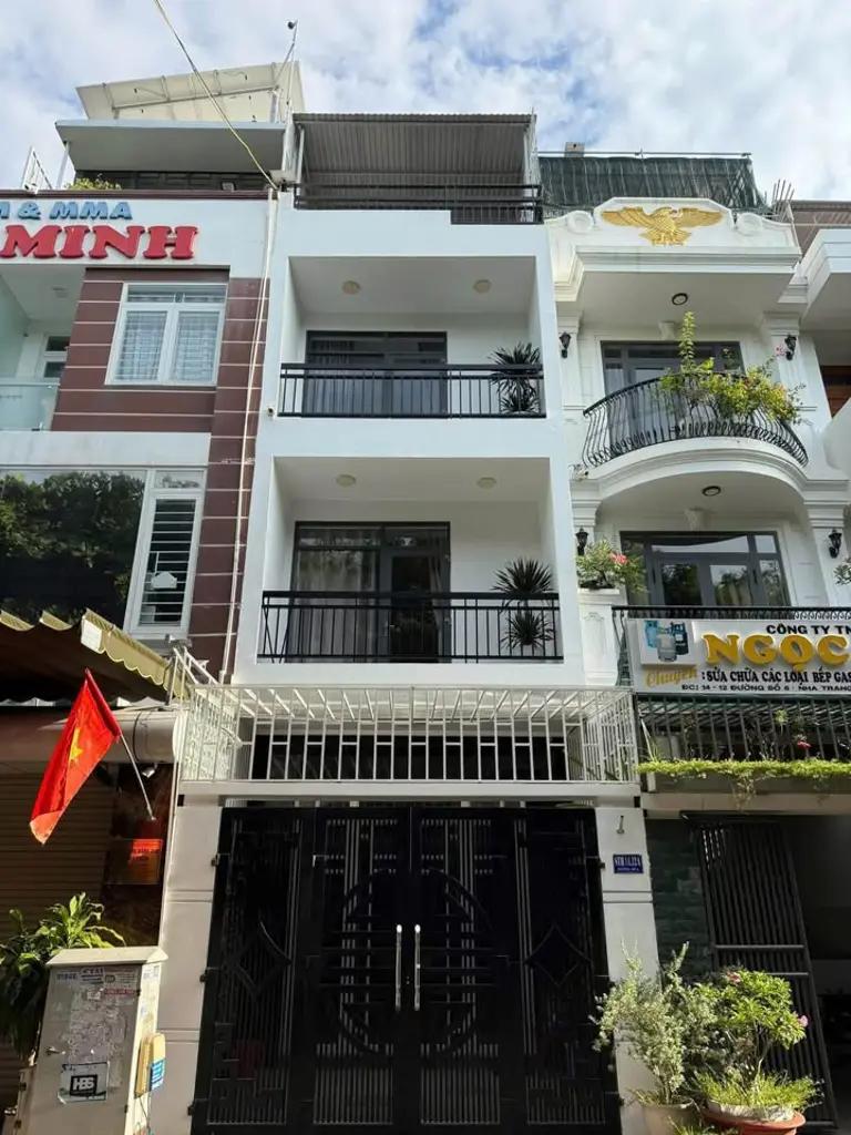 NHÀ 3 TẦNG KIÊN CỐ TẠI KĐT HÀ QUANG 2