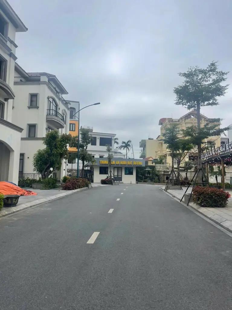 Cần bán biệt thự đồi Bervelly Hill - view biển