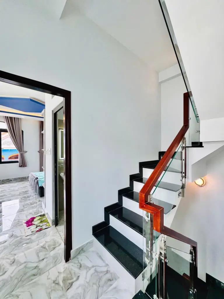 Main-Bán Nhà Đẹp Hẻm Xe Hơi Thông DT 5 X 10m 3 Lầu-2